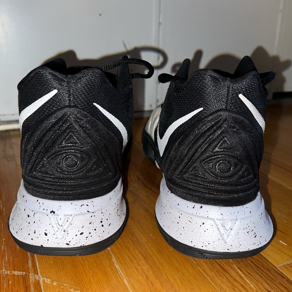 Kyrie 5 TB Black Nike Size 13 - Picture 4 of 7